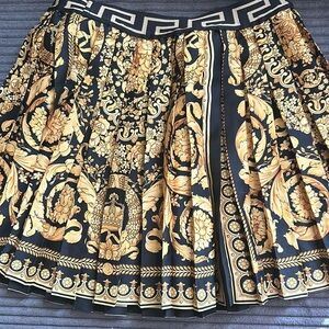 Girls size 8 skirt excellent condition.